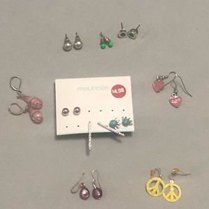 - 💸3 for $14. 💸lot of 10 pairs of small earrings